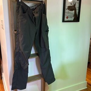Size 34x32 Men’s All Terrain Wrangler hiking pants